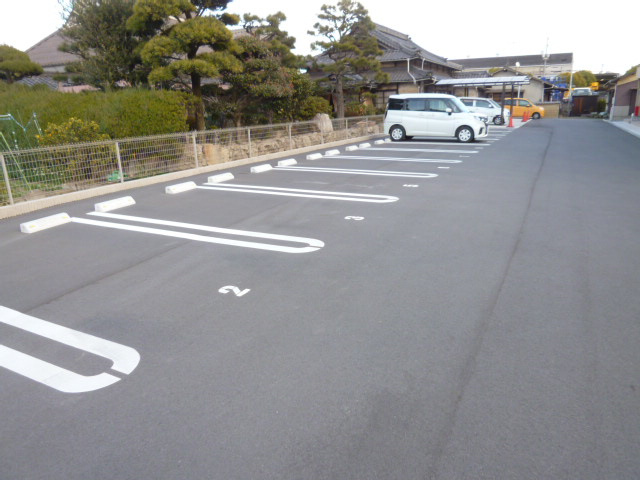 倉敷市中畝８丁目のアパートの駐車場