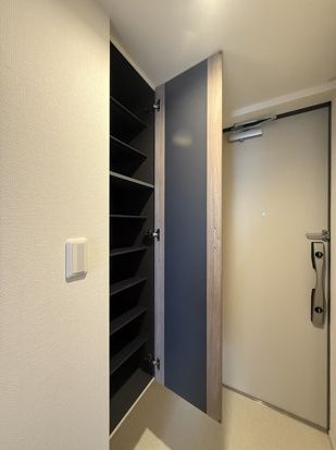 リブリ・アウルの玄関