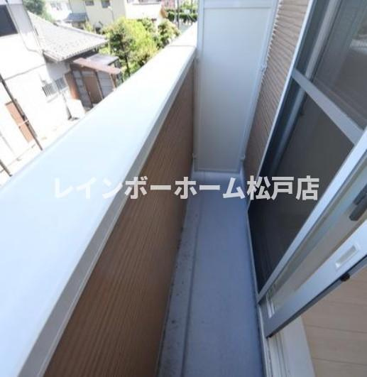特典：仲介手数料が無料です!!のバルコニー|お洗濯にも便利なバルコニー付き