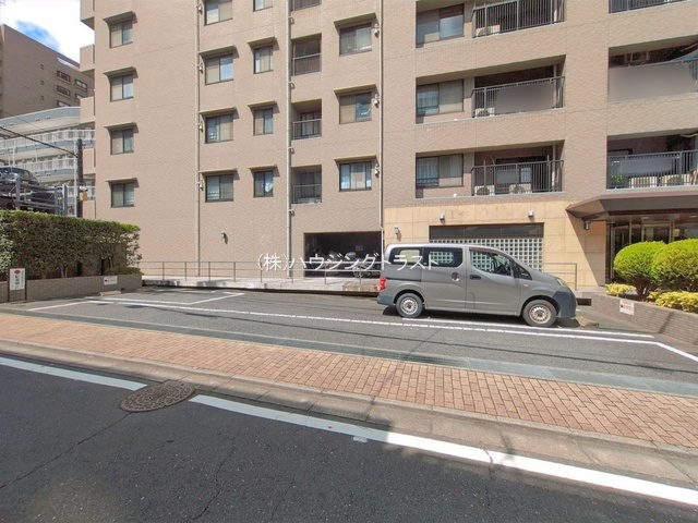 仲介手数料無料　コスモ所沢グランステージの駐車場