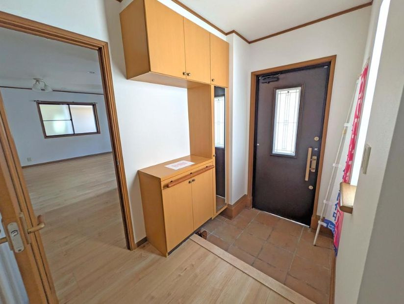 平塚市徳延　中古戸建の玄関|きれいな玄関です