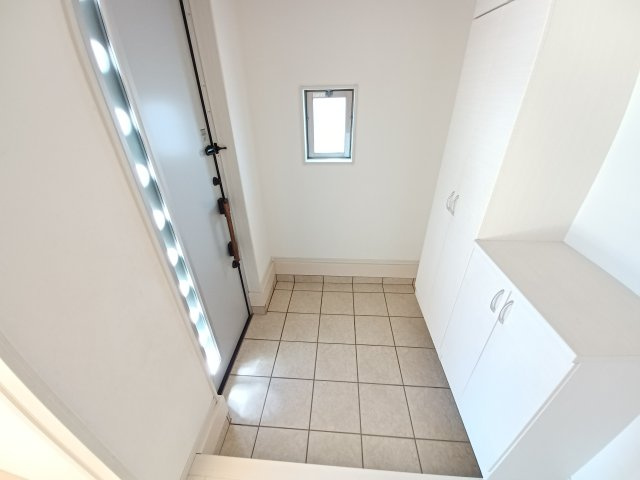 東松山市加美町2-7戸建の玄関|ゆったりとした玄関です
