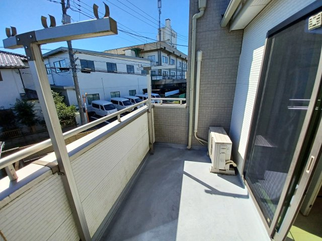 東松山市加美町2-7戸建のバルコニー|お洗濯にも便利なバルコニー付き