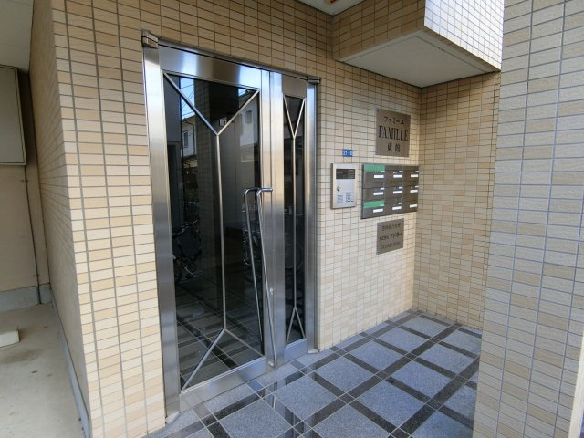 【エントランス】 | ファミーユ東館