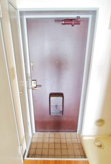クレールマンションの玄関