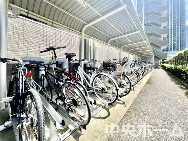 コスモ・ザ・キャナル東京イーストの駐輪場|【自転車置き場】最新の空き状況や費用などの詳細は担当スタッフまでお問い合わせください。