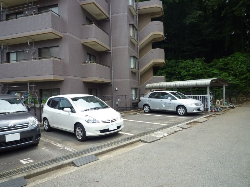 フォレストハイムの駐車場