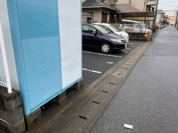 レオパレスコンフォート稲荷町の駐車場