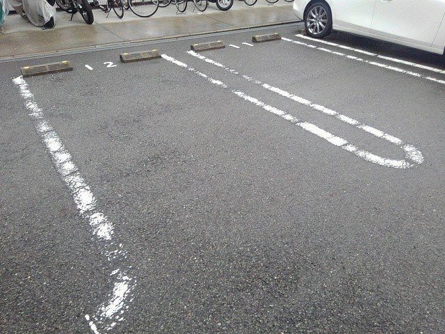 ワイズ　オブリガートの駐車場