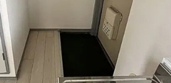 メゾンひまわりの玄関