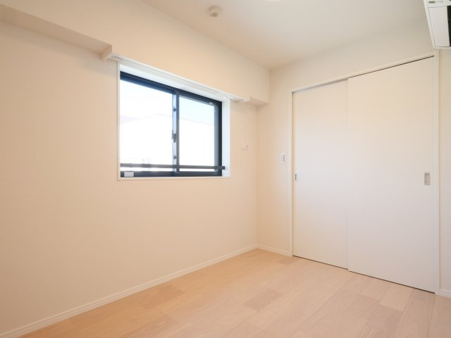 クレストフォルム日本橋人形町の洋室|クレストフォルム日本橋人形町：約４．４帖の洋室にはウォークインクローゼット・窓が付いております！