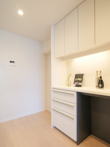 クレストフォルム日本橋人形町のキッチン|クレストフォルム日本橋人形町：キッチンにはカップボードも付いております！