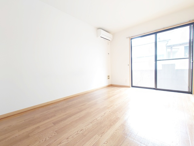 リースランド十条の居間・リビング|明るいお部屋です☆
