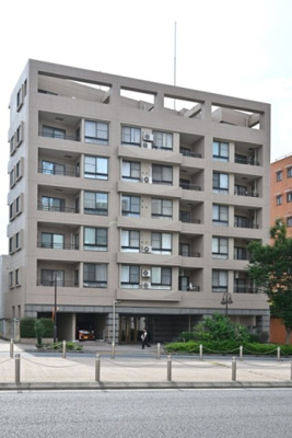 【外観】 | ジェイパーク東中野 | 鉄筋コンクリート造のがっちりとした建物。