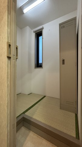 東山賃貸事務所 (B事務所）の和室|１階女子更衣室