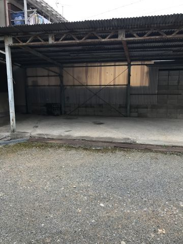 八代宮前町屋根付駐車場の外観