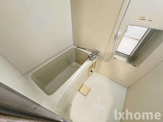 フラット34茨木の浴室|コンパクトで使いやすいお風呂です