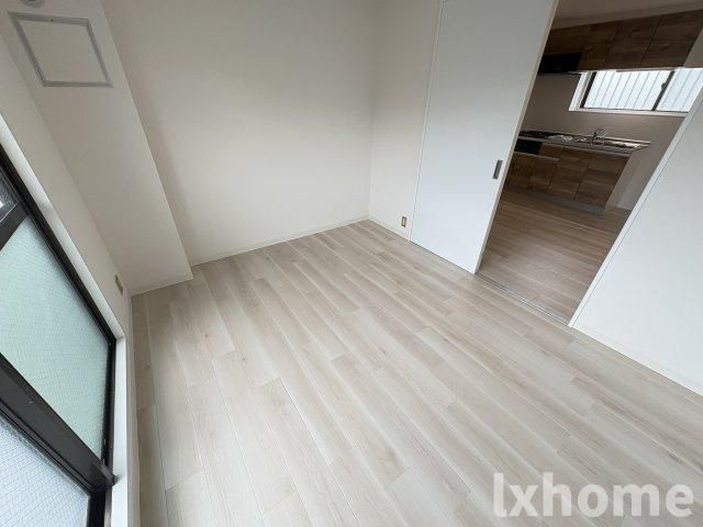 フラット34茨木の洋室|落ち着いた色調の洋室です