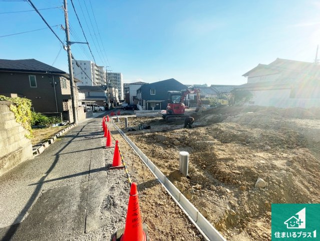 ■高槻市富田町　第1期　新築一戸建ての前面道路含む現地写真|周辺は落ち着いた街並みの住宅地！子育てがしやすい住環境です！まだ未完成ですが、現地でしかわからない事もございます。是非一度ご覧ください。