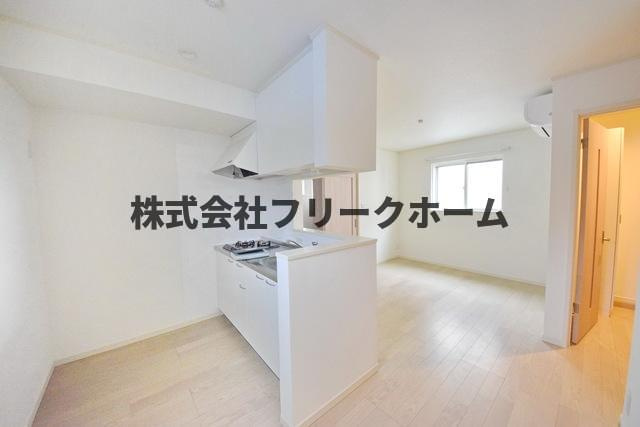 三鷹市下連雀２丁目のアパートの居間・リビング