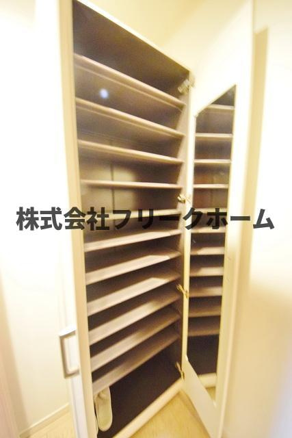三鷹市下連雀２丁目のアパートの収納