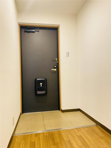 キャッスルコート国府寺町の玄関