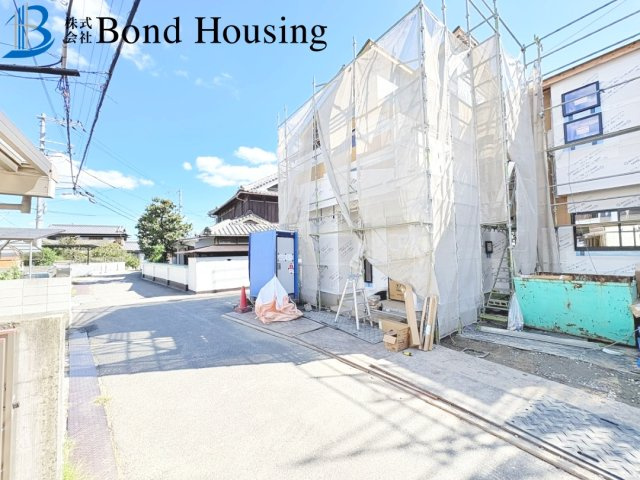 「長期優良住宅」「車2台並列駐車可」玉津町今津　全2棟2号棟の前面道路含む現地写真