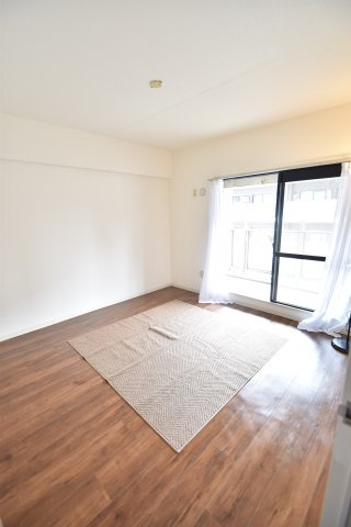 大阪市都島区中野町１丁目の賃貸マンションの居間・リビング