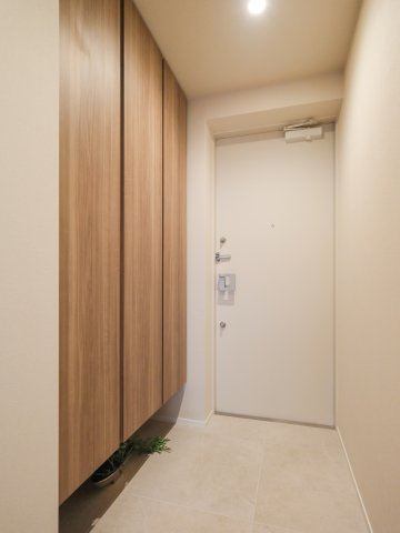 ウエリス代沢の玄関|ウエリス代沢：玄関にはシューズボックスがあり靴もスッキリ収納可能です！