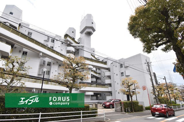 【外観】 | 千里山ロイヤルマンション1番街A棟 | 物件を比較検討したいお客様には、「物件比較見学プラン」をご用意しております。こちらの物件だけでなく、お客様の希望に沿った物件を、いくつかまとめてご案内させて頂きます。