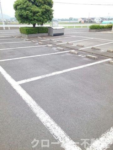 リバーサイド本山　Ａの駐車場