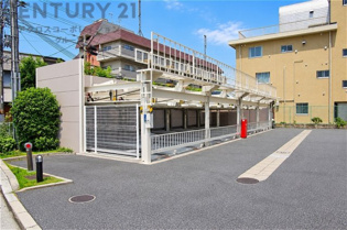 機械式駐車場となります。