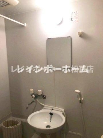 柏市根戸のアパートの洗面所|コンパクトで使いやすい洗面所