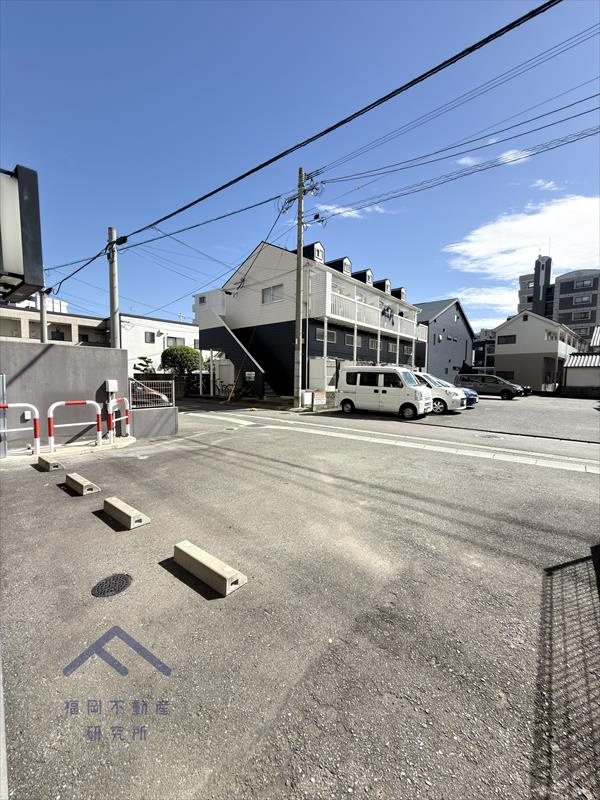 アルファステイツ箱崎の駐車場|エントランスを通らずお部屋から駐車場へアクセスできます