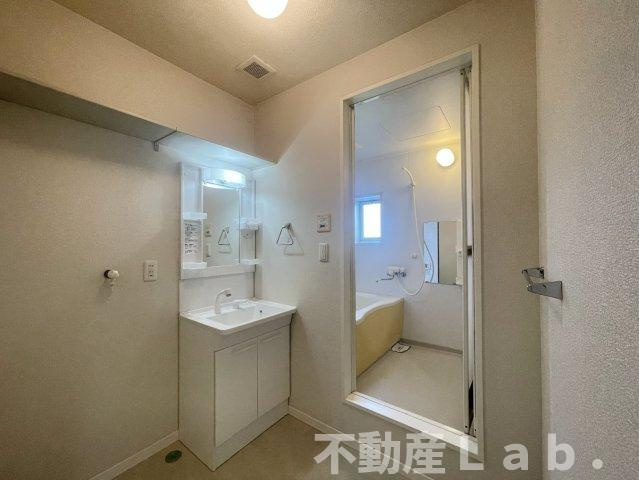ガーデンコート　Ⅲ棟の洗面所|※同一建物１階のお写真です。
