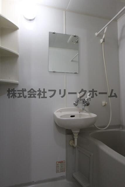 三鷹市上連雀１丁目のアパートの洗面所