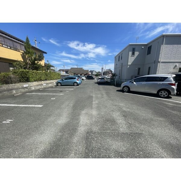 パルタウン小浜の駐車場