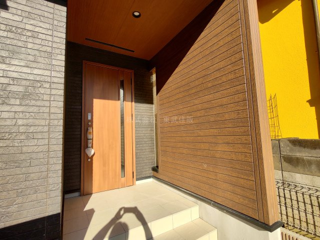 【構造・工法・仕様】 | 坂戸市伊豆の山町7期　全2棟　2号棟 | 落ち着いた玄関です