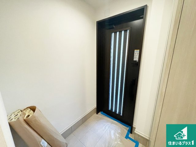 ■摂津市別府　第1期　新築一戸建ての玄関|シューズボックスにはたくさんの靴が収納できるので玄関周りはいつもスッキリ！ご家族が増えても安心！