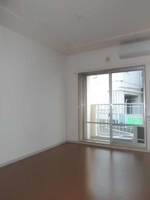 ＫＩＫＵＮＡ　ＨＯＵＳＥ　６７１１の居間・リビング|居室2