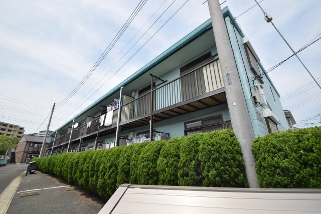 コーポサングリーンの外観|閑静な住宅街です。