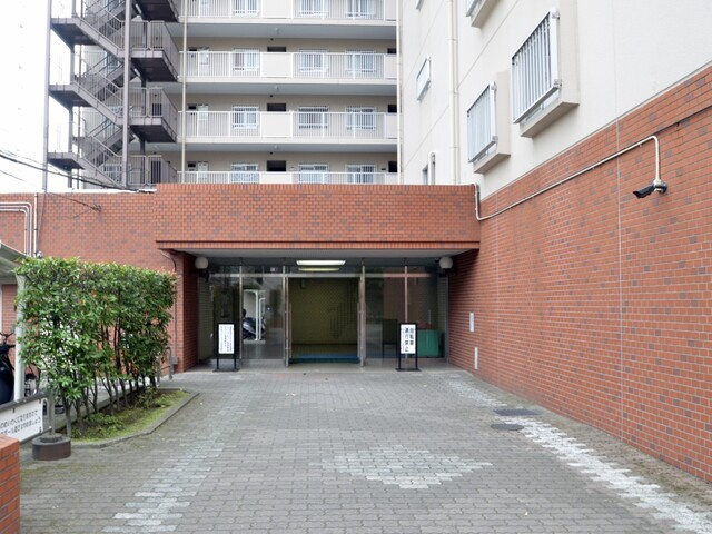 東大島ファミールハイツ２号館のエントランス|「東大島」駅徒歩３分！ペット飼育可能な耐震基準適合大規模マンション、東大島ファミールハイツ２号館は即日現地案内可能となっておりますので、お気軽にお問い合わせください！
