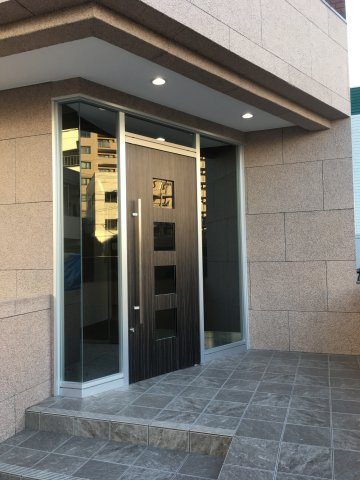 ひがしレジデンスのエントランス