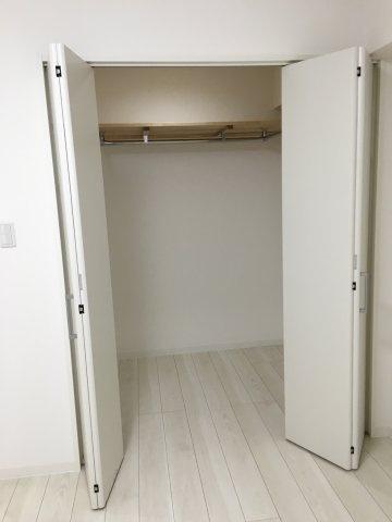 ひがしレジデンスの収納|ウォークインクローゼットで充実の収納
