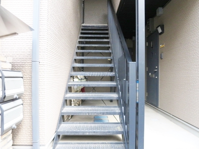 リースランド十条のその他共用部分|共用階段です☆