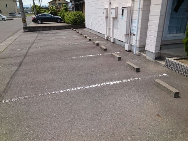 コーポ五反田の駐車場