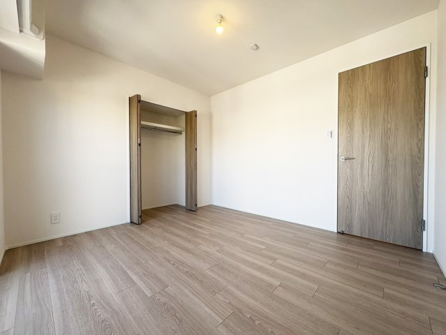 日商岩井高槻マンションの洋室|洋室（約６.２帖）です。
