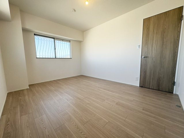 日商岩井高槻マンションの洋室|洋室（約７.４帖）です。