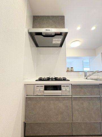 日商岩井高槻マンションのキッチン|コンパクトなキッチンで掃除もラクラクです。