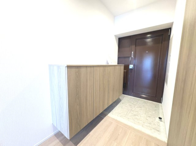 日商岩井高槻マンションの玄関|収納豊富な玄関です。